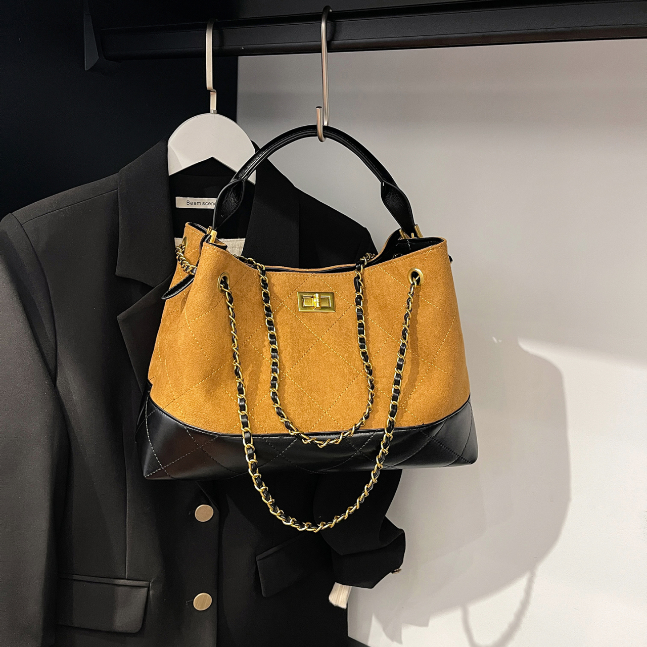 2025秋冬新款时尚磨砂皮托特包休闲大容量链子腋下单肩包斜跨包女