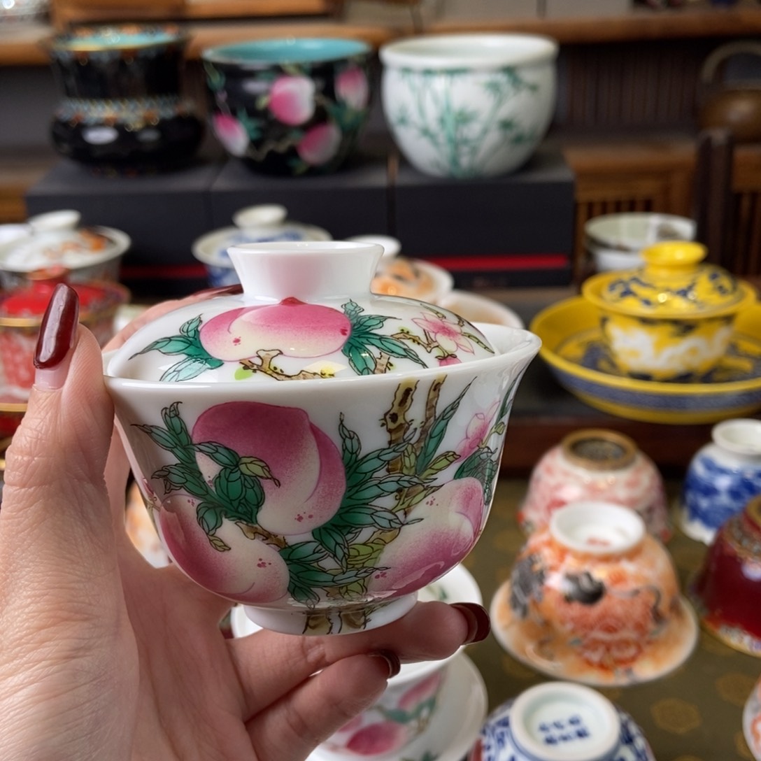 陶瓷艺术家的作品是一种