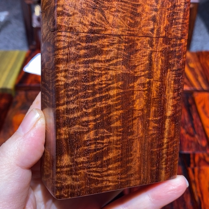 一***月染料紫檀（血檀）粗烟盒