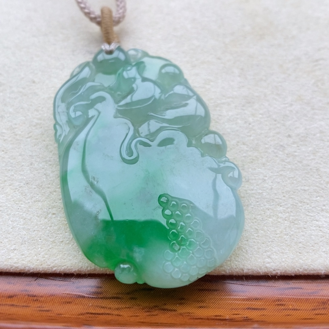 翡翠未镶嵌颈饰吊坠35