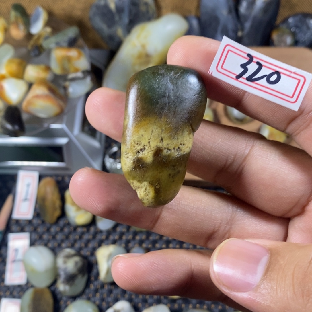 和田玉（糖玉）未镶嵌挂件