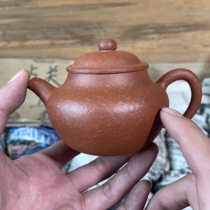 茶壶紫砂老厂紫砂壶一件。