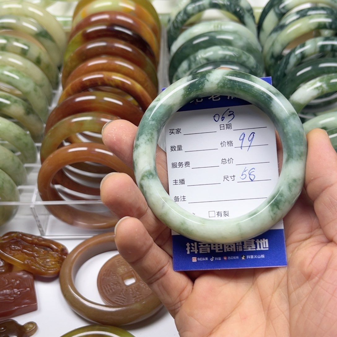 透闪石-蛇纹石玉手镯未镶嵌