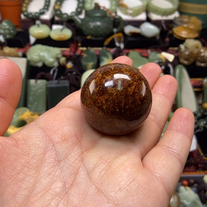 未镶嵌岫岩河磨玉（透闪石质玉）把件