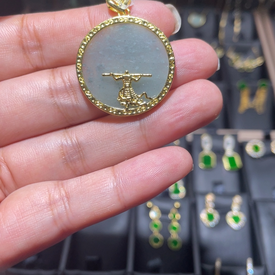 翡翠14K金镶嵌颈饰