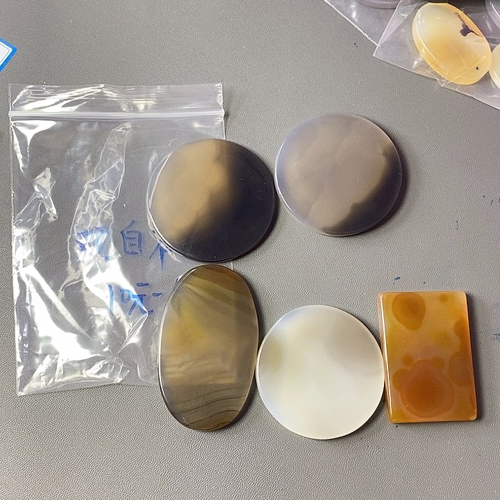 观***在玛瑙/玉髓未镶嵌珠宝半成品