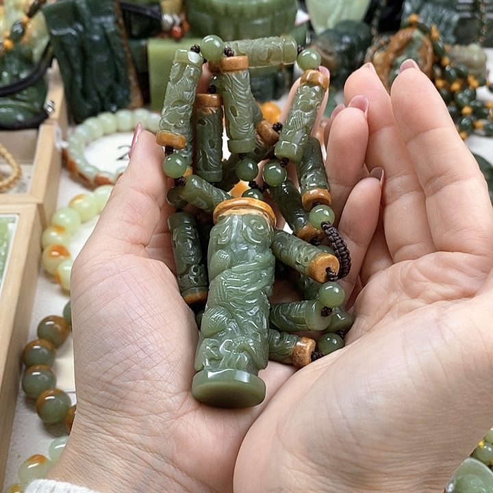 颈饰未镶嵌和田玉