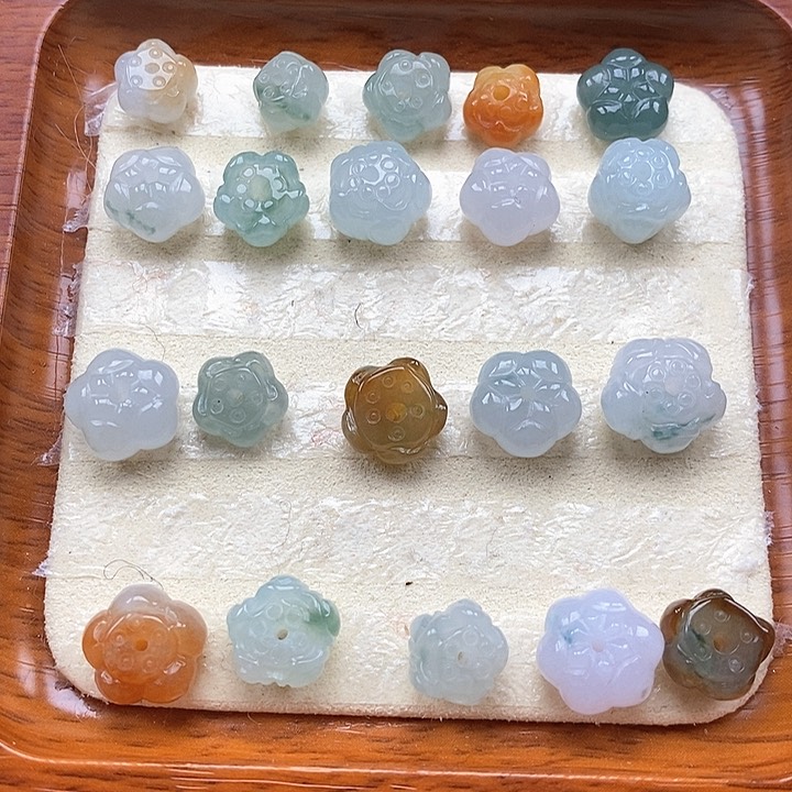 翡翠颈饰未镶嵌一个60