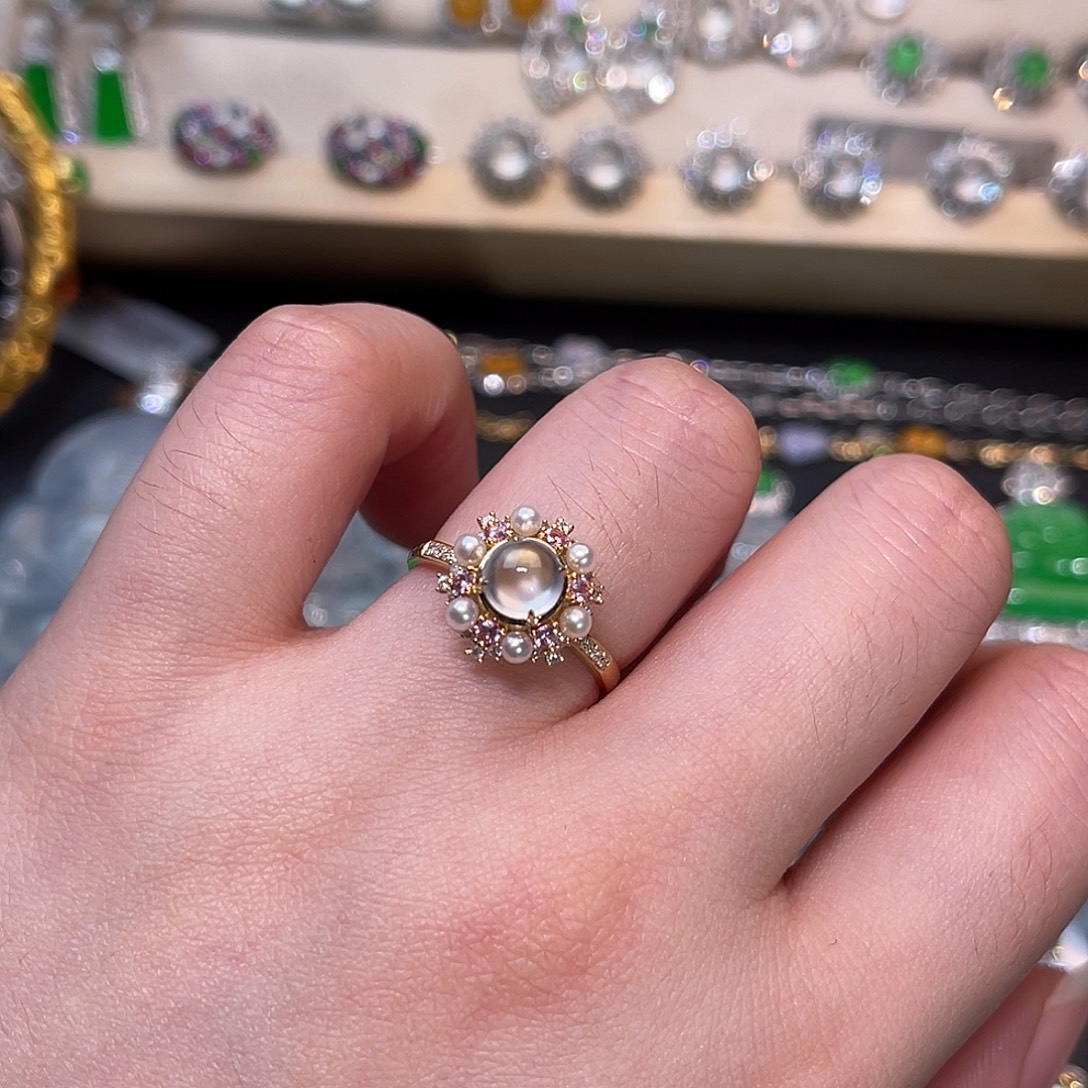 翡翠18K金镶嵌戒指蛋面