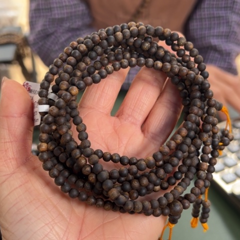 沉香手串蓝宝石沉水卡0.4多样性发1串