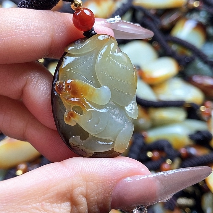 和田玉颈饰未镶嵌