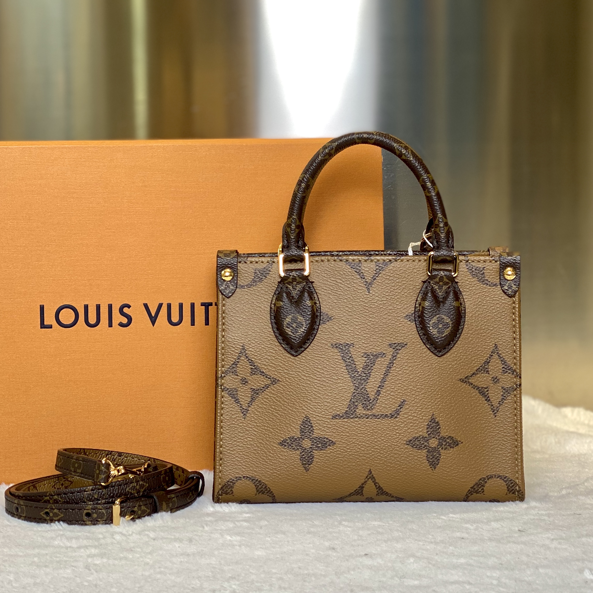 99新 LouisVuitton/路易威登 古有99新LV onthego迷你斜跨包9007