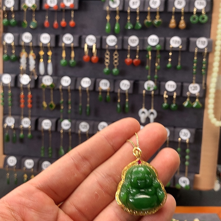 和田玉颈饰18K金镶嵌