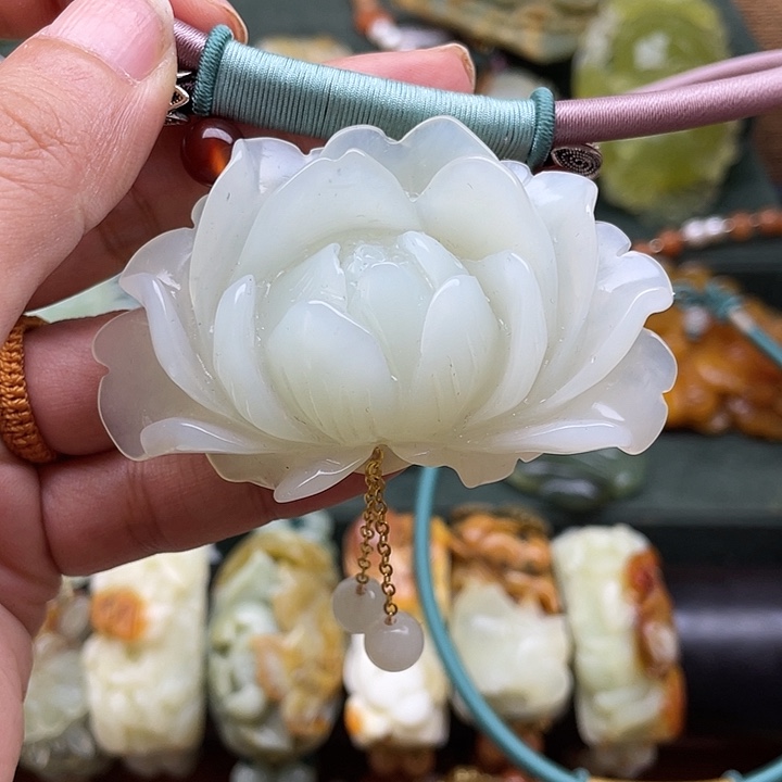 蛇纹石玉吊坠未镶嵌