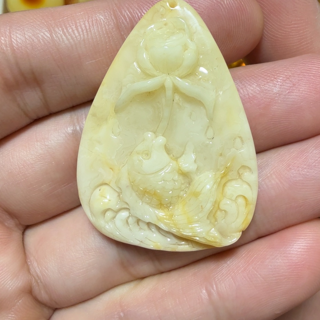 裸石琥珀未镶嵌成品