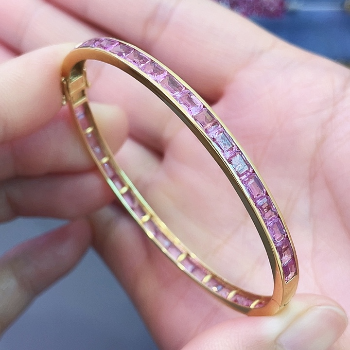 18K金镶嵌蓝宝石手镯9.50克拉满圈镶嵌