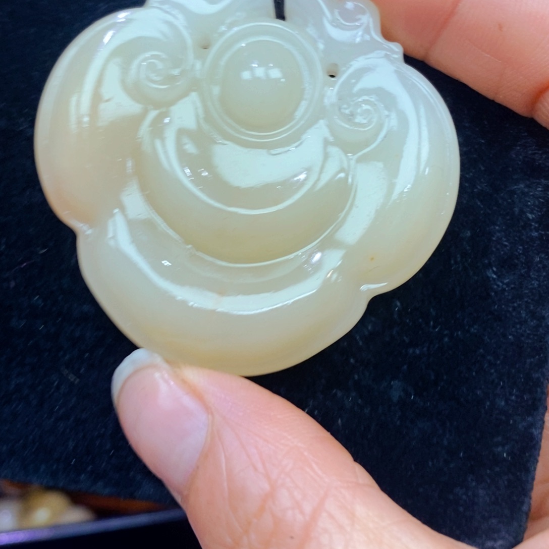 未镶嵌石英质玉（黄龙玉）项链