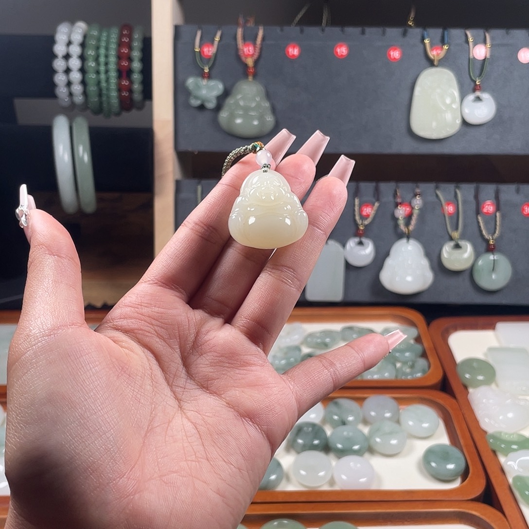 石英质玉未镶嵌颈饰