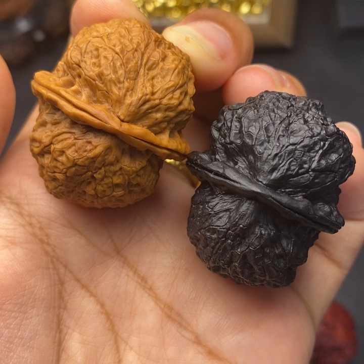 文玩核桃把件38尺饕餮金蟾