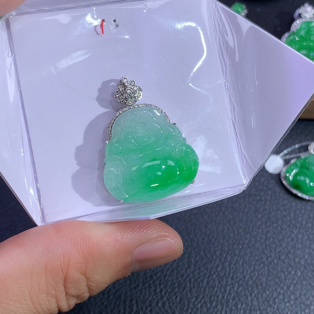 翡翠吊坠(赠链)18K金镶嵌
