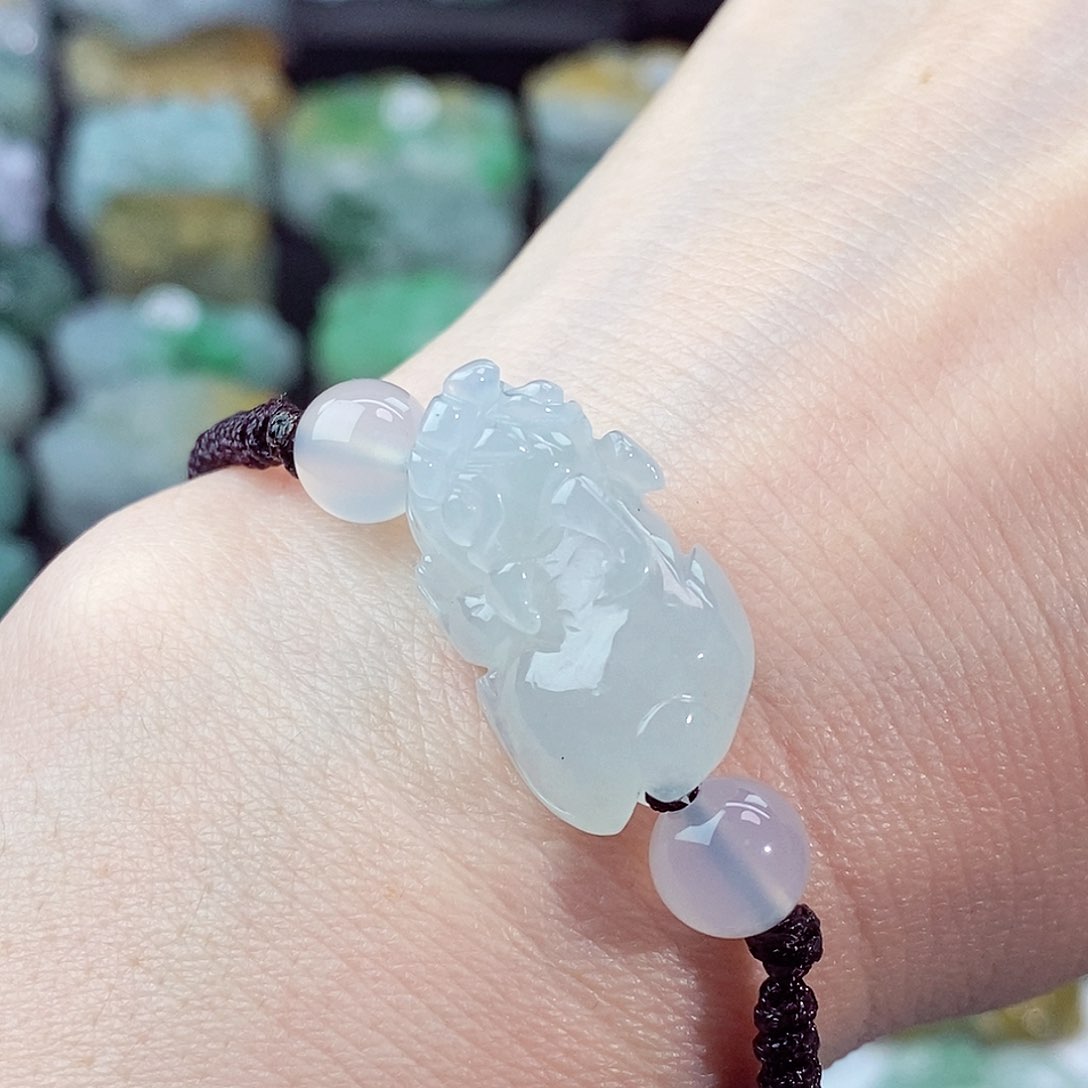 颈饰未镶嵌翡翠天然