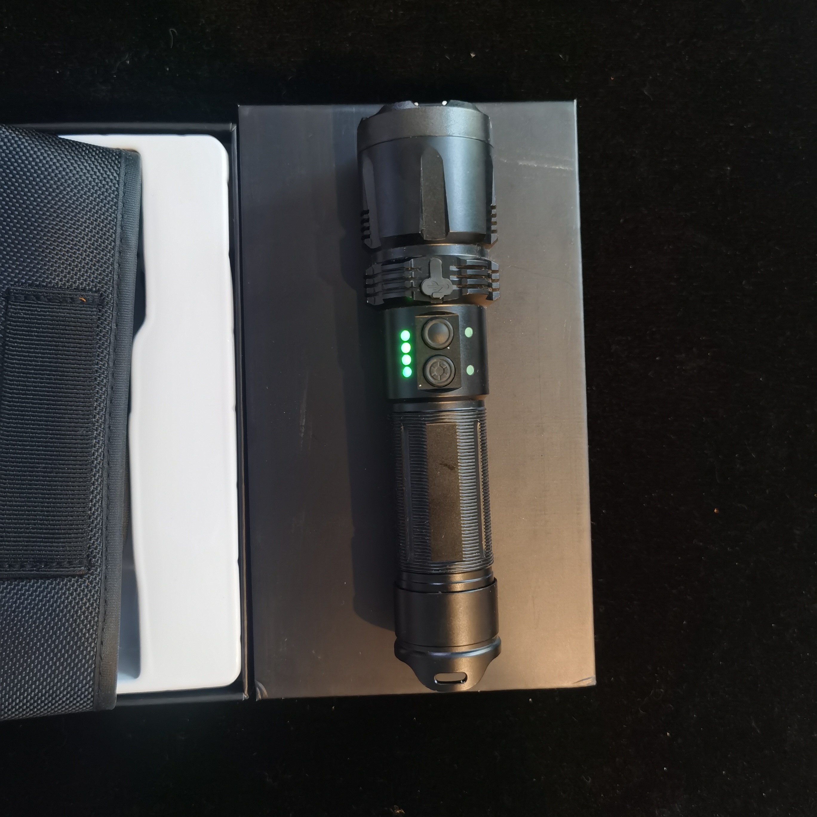 新款户外多功能防身强光手电-K99