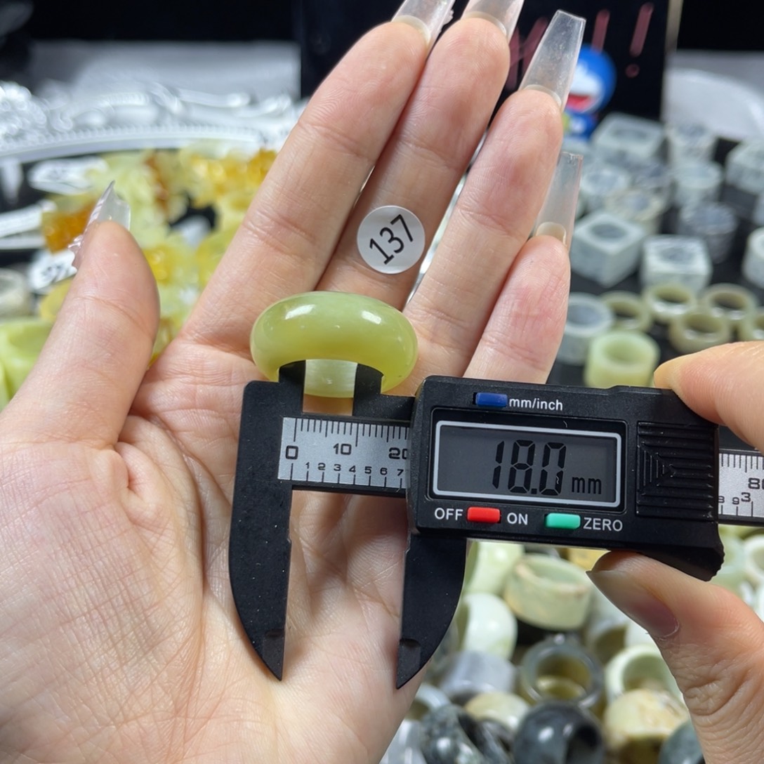 蛇纹石玉未镶嵌戒指