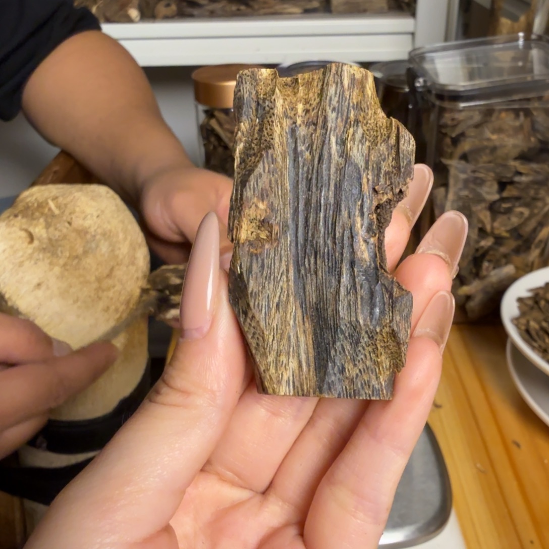 沉香绿奇虫漏14克