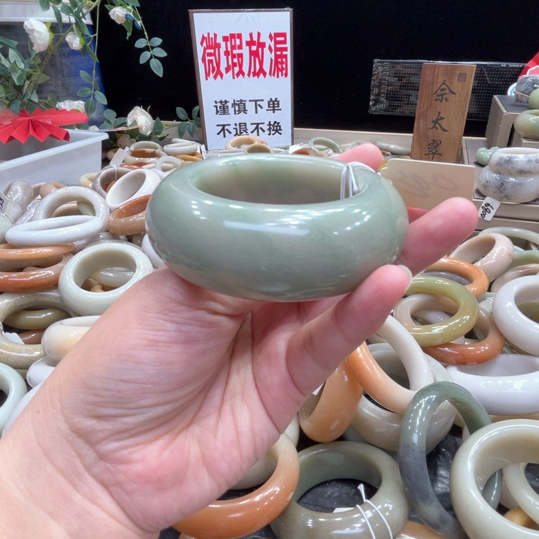 石英质玉手镯（圆镯）未镶嵌