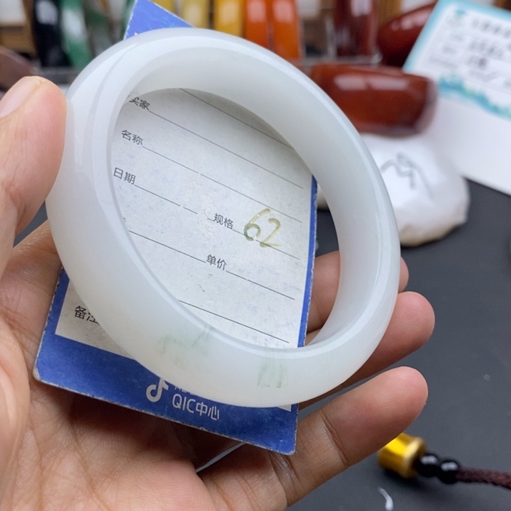 未镶嵌手镯石英质玉