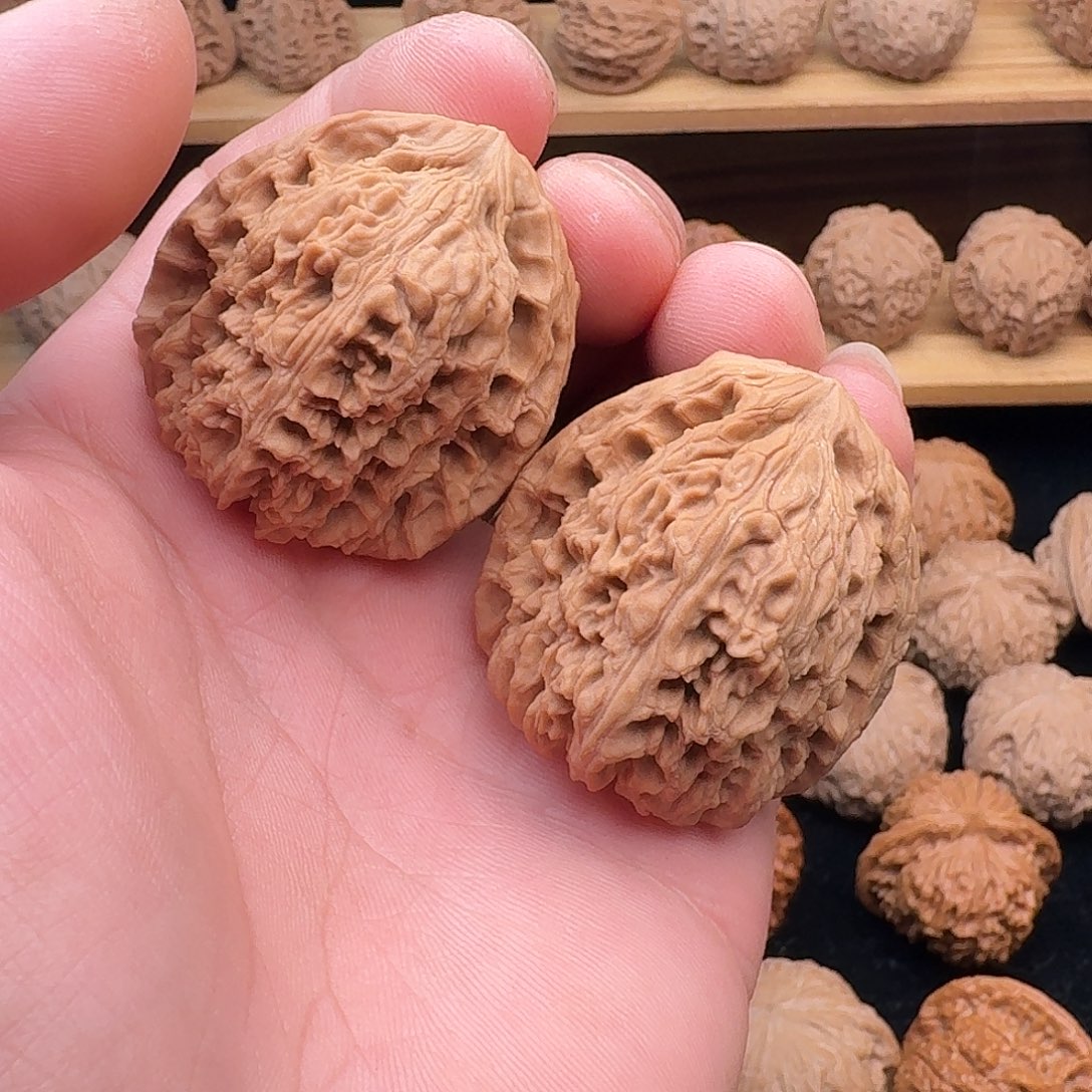 汽***修桃核吊坠南疆石，全品无修