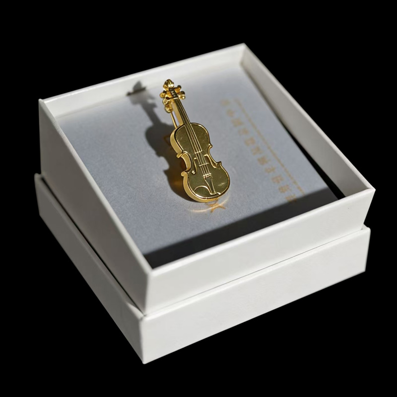 铁胸针 PHOENIX菲妮克斯胸针