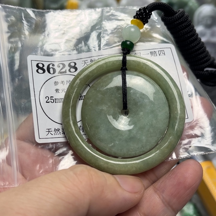 翡翠未镶嵌颈饰8628