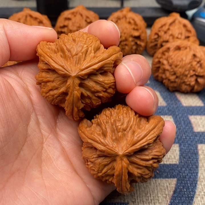 吊坠文玩核桃大*波三棱