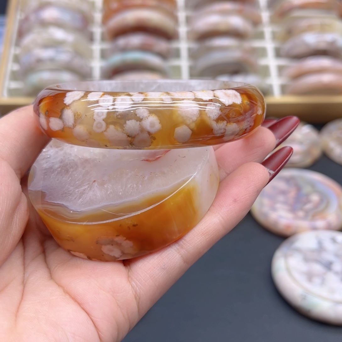 玛瑙/玉髓手镯未镶嵌60