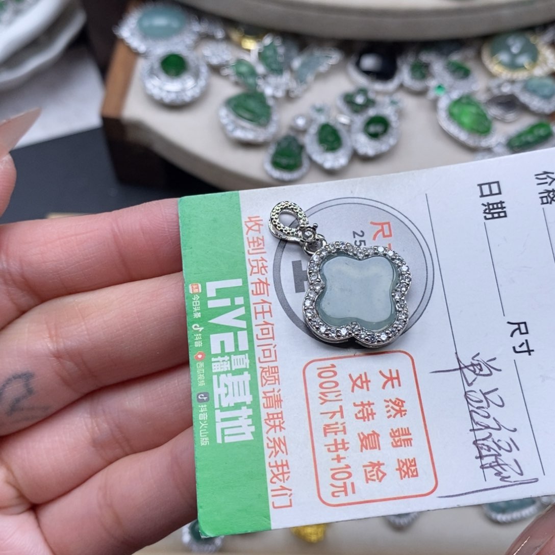 翡翠颈饰未镶嵌翡翠