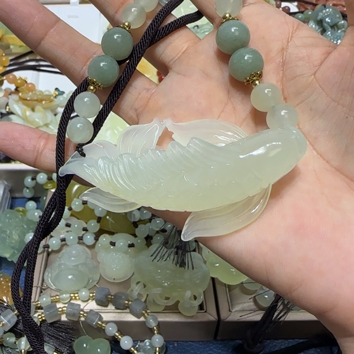 蛇纹石玉吊坠未镶嵌