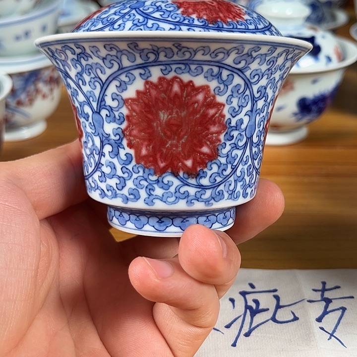 青花釉里红图案盖碗