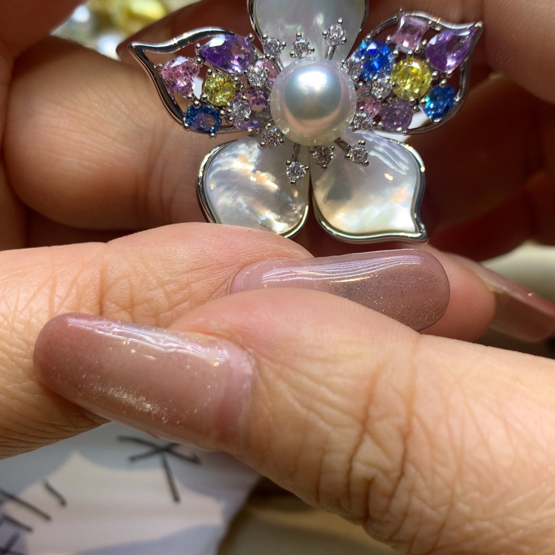 未镶嵌胸饰海水珍珠