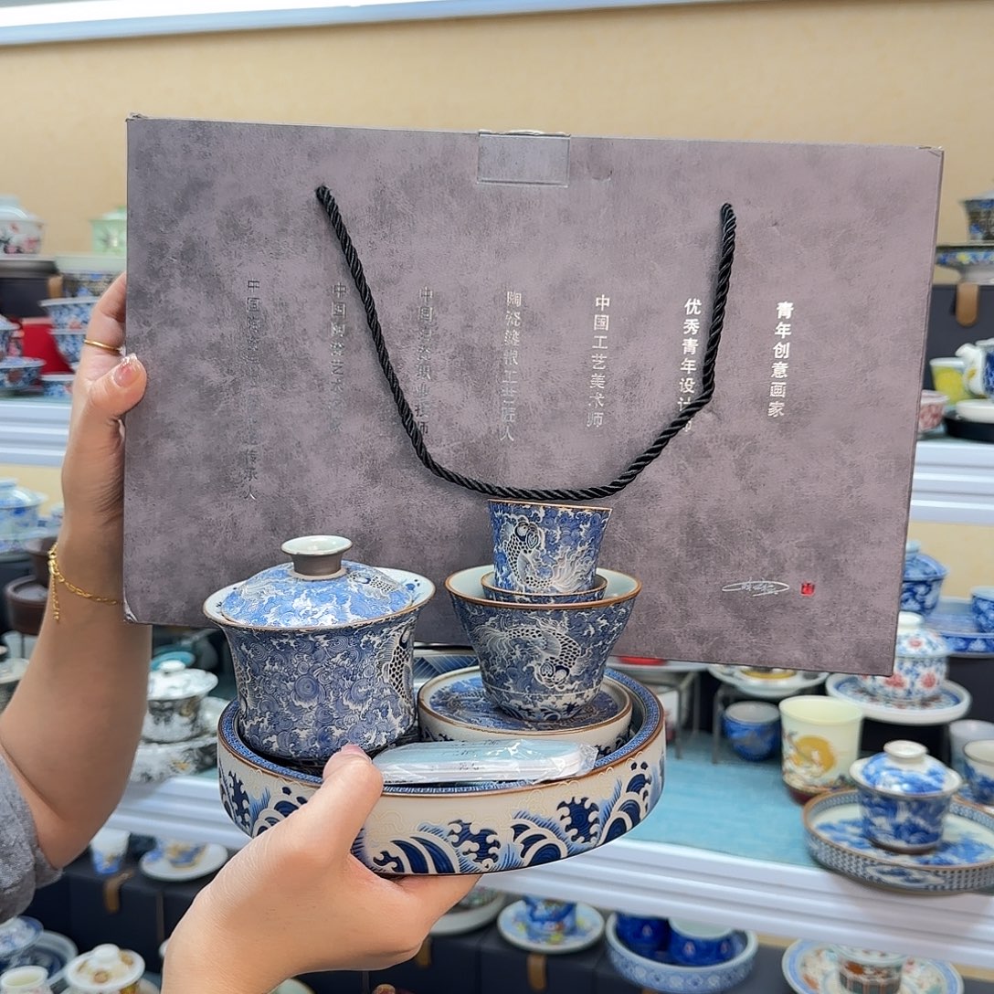 我们都是在这里关注起来