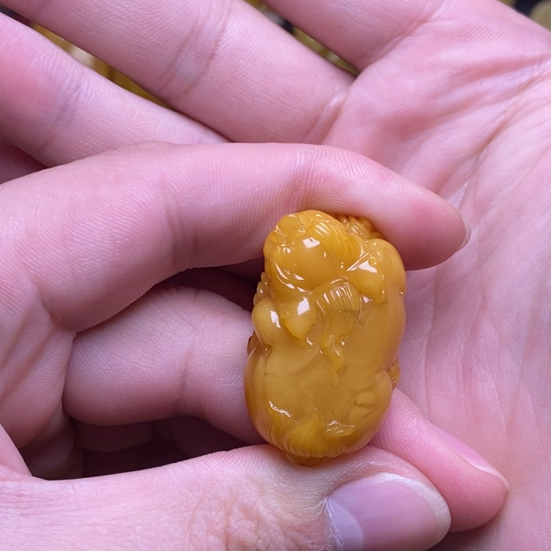 阳***.琥珀未镶嵌裸石蜜蜡