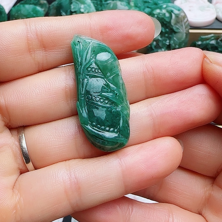 未镶嵌独山玉颈饰