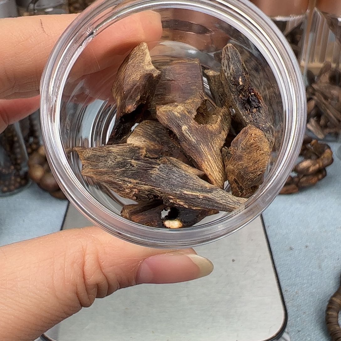 沉香木手把件奇楠红棋老块料10克