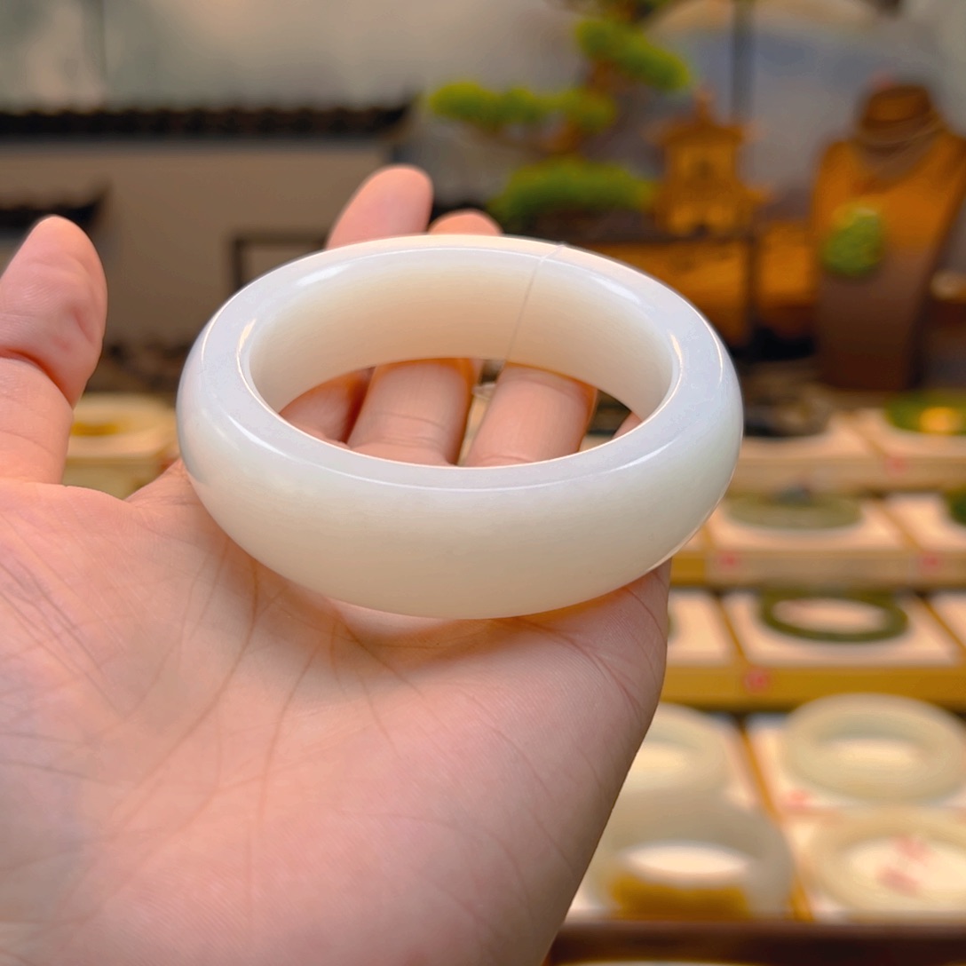 和田玉手镯未镶嵌7