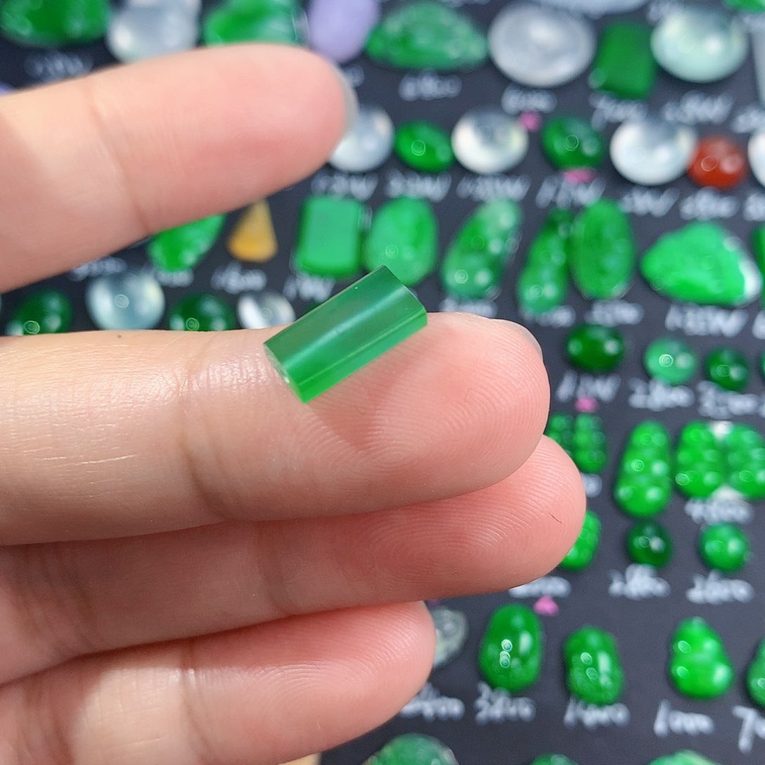 翡翠颈饰未镶嵌天然翡翠高冰桶珠