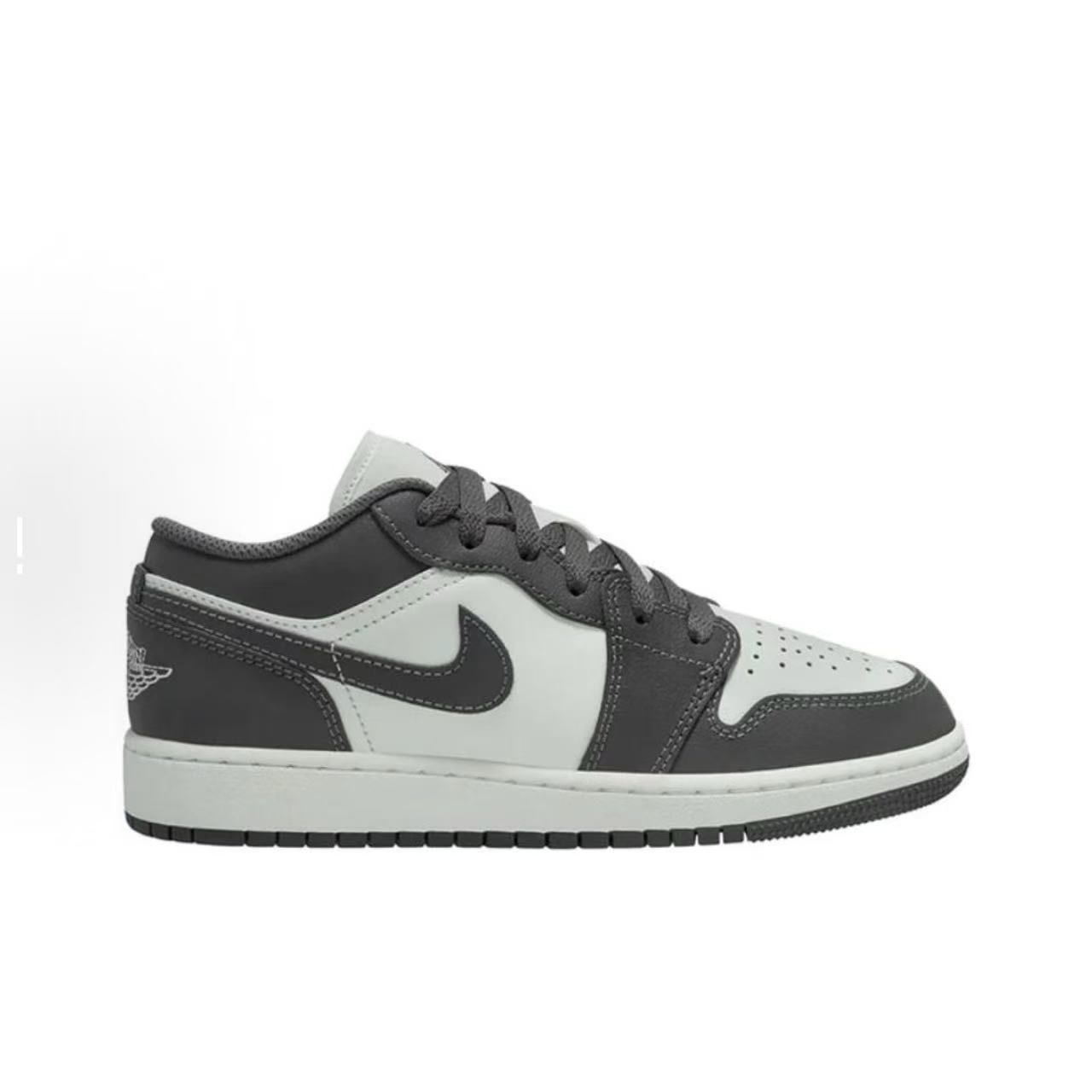 【耐克/NIKE】大童白灰AIR JORDAN 1 LOW 时尚潮流运动鞋 553560044