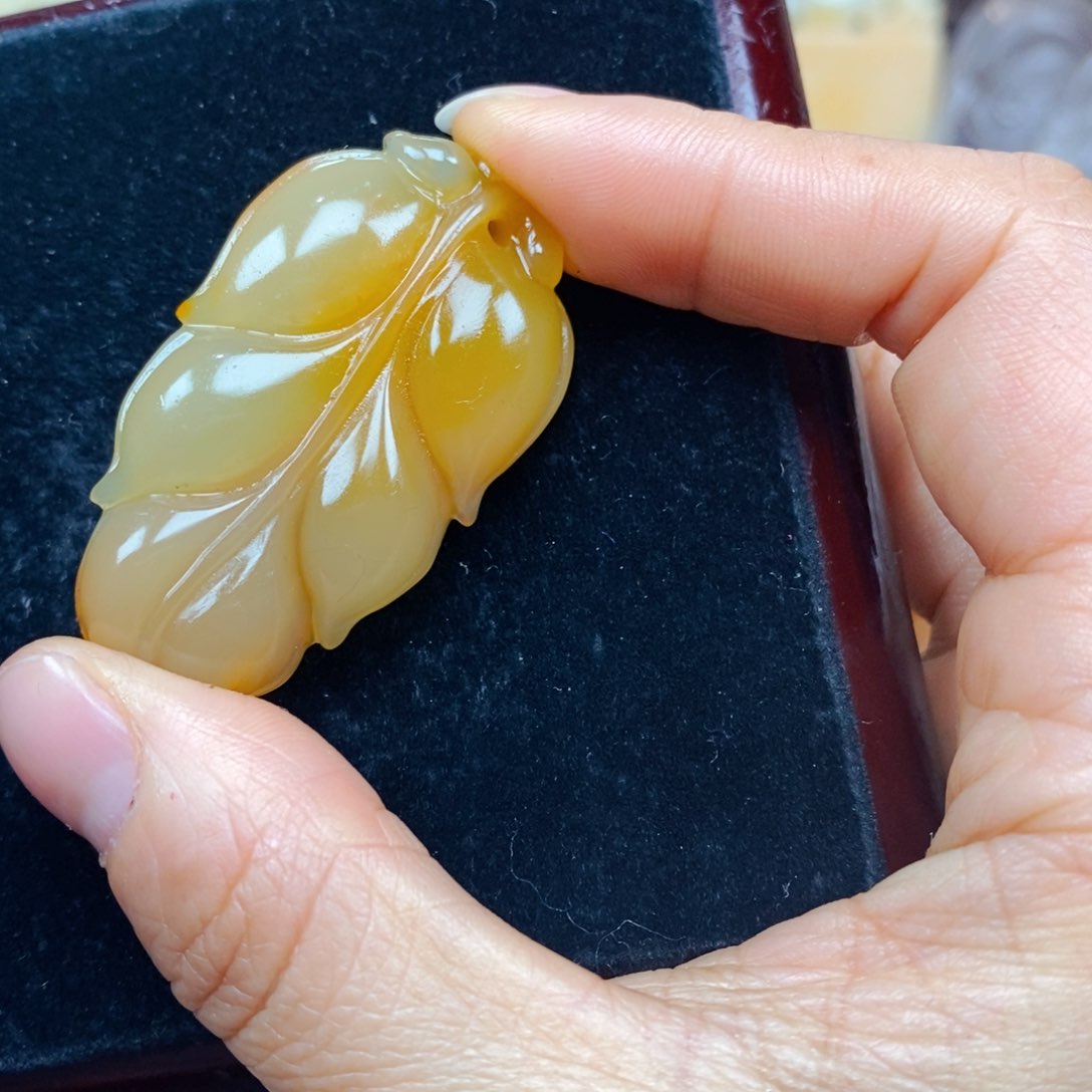 石英质玉（黄龙玉）未镶嵌颈饰