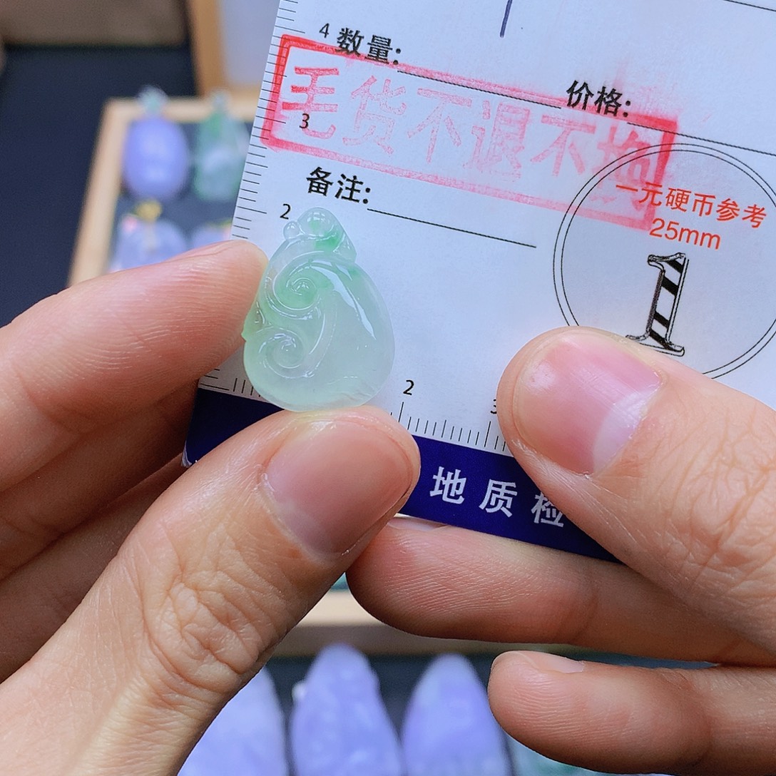 翡翠未镶嵌颈饰翡翠