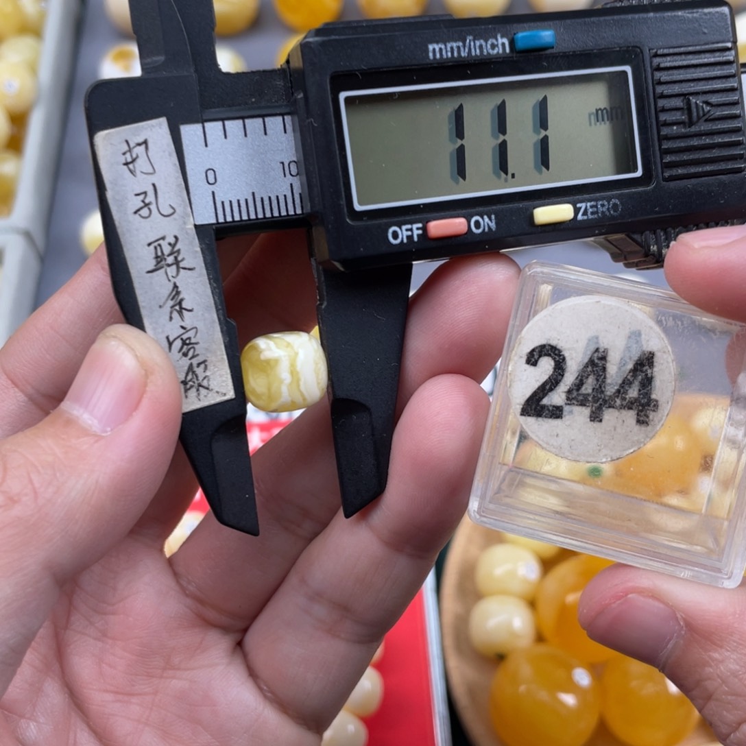 蜜蜡珠宝奇石未镶嵌