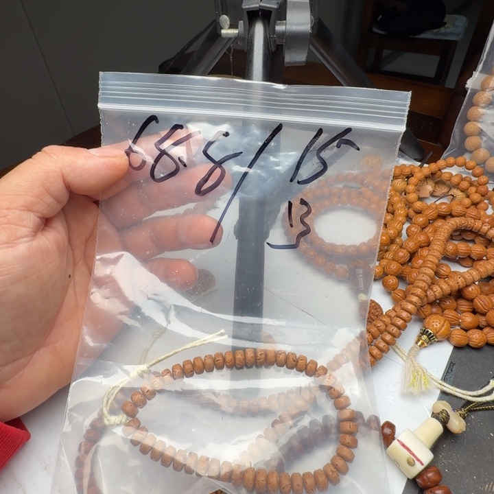 L***e吊坠文玩核桃盘锦红油桃核